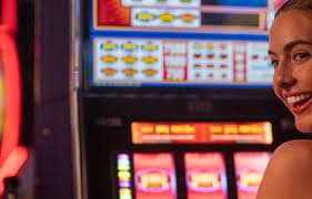 Antarmuka permainan PG Soft di berkah 303 menampilkan slot dengan desain grafis modern